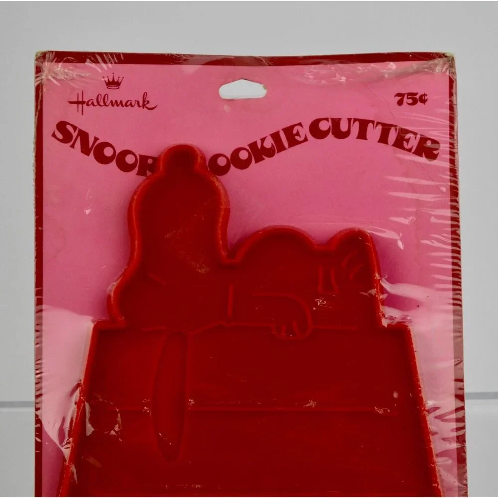 Hallmark Snoopy Cookie Cutter on House Vintage New